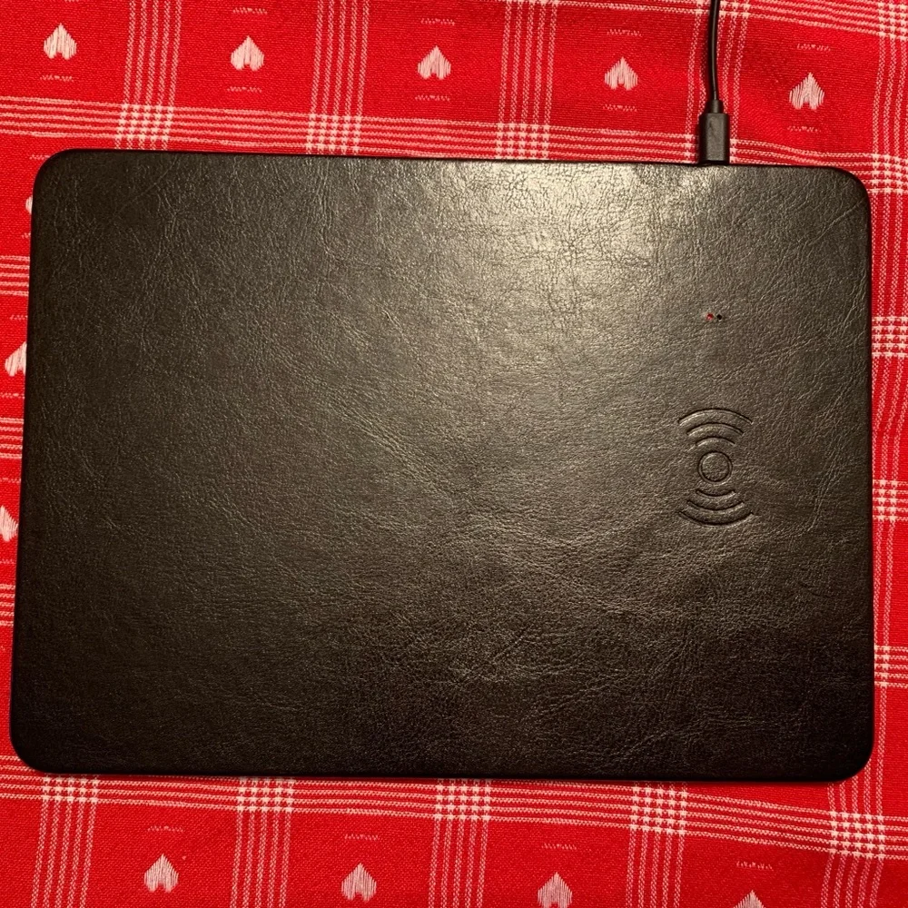 NWOT Traxx Wireless Charging Mouse Pad